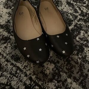 GAP Black and White Dress Shoes Elegant Design